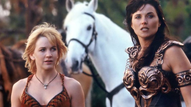 XENA, nel reboot tv sarà esplicitamente lesbica – storia d’amore con Olimpia XENA, nel reboot tv sarà esplicitamente lesbica – storia d’amore con Olimpia